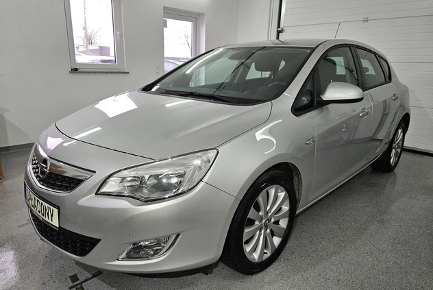 Opel Astra cena 33999 przebieg: 59000, rok produkcji 2010 z Kołobrzeg małe 379